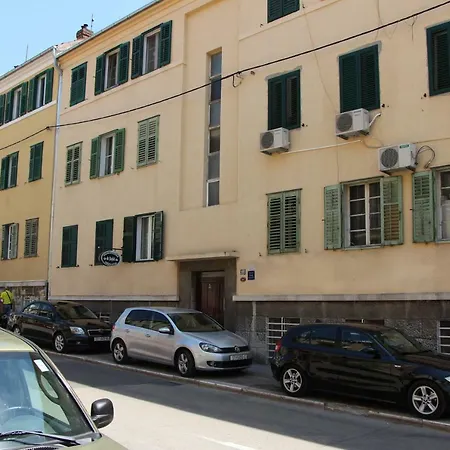 Apartment Simone *